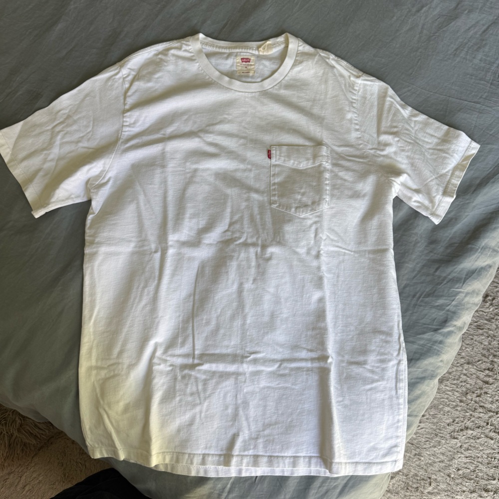 Men’s Levi’s White Pocket T-Shirt